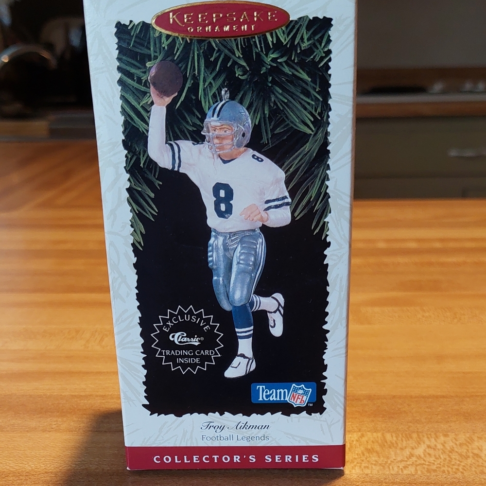 Hallmark Keepsake Ornament Collectors Series Football Legends.